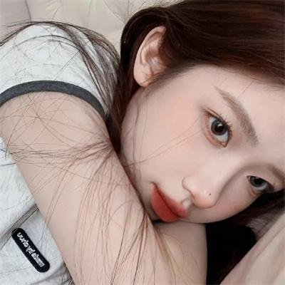 当我们仰望天空时看见什么？